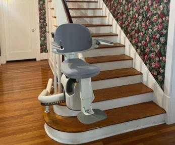 AccessBDD Flow X curved stair lift